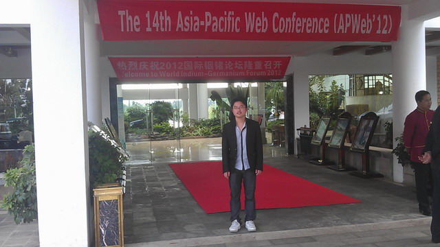 苏志锋同学和老师一起到云南昆明参加APWeb2012国际学术会议