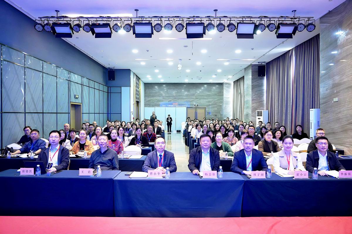 林子雨老师为2026高校人工智能通识教育教学交流会做报告_厦门大学数据库实验室